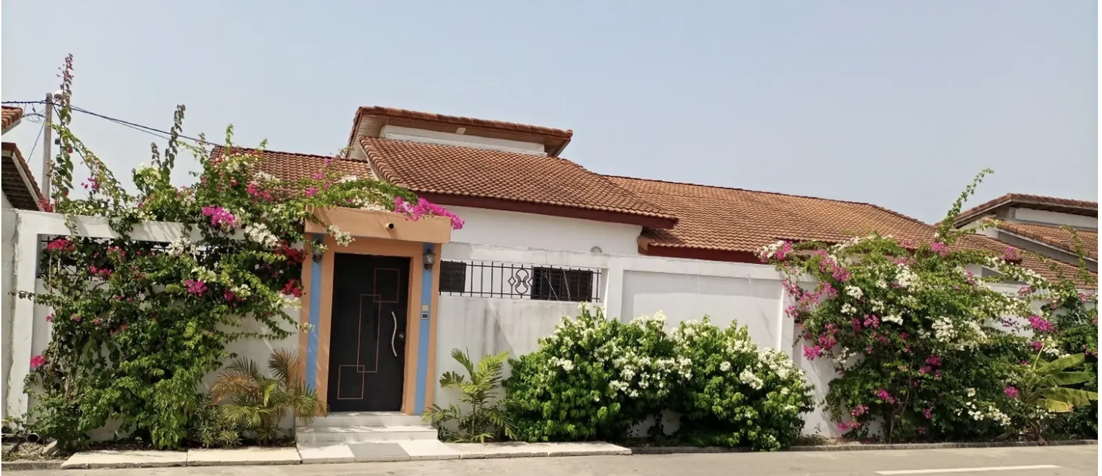 Villa fleurie de standing réalisé par Les Lys de Marie